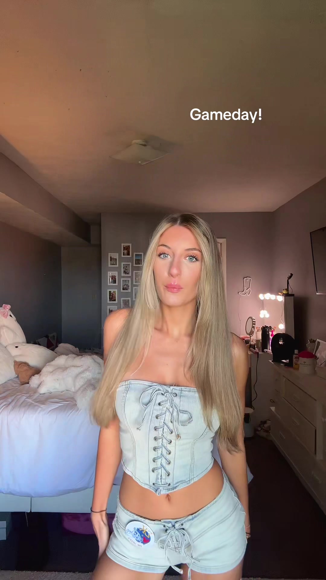 @hallie francesca🍌