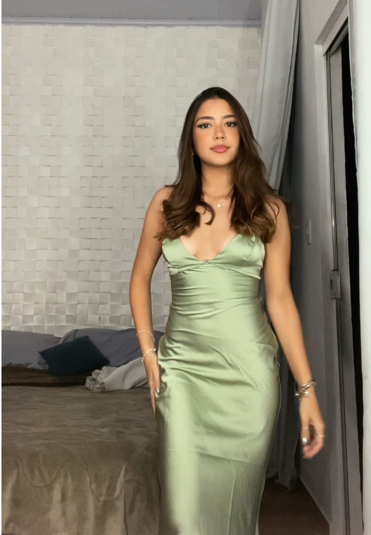 @liviaareiss_