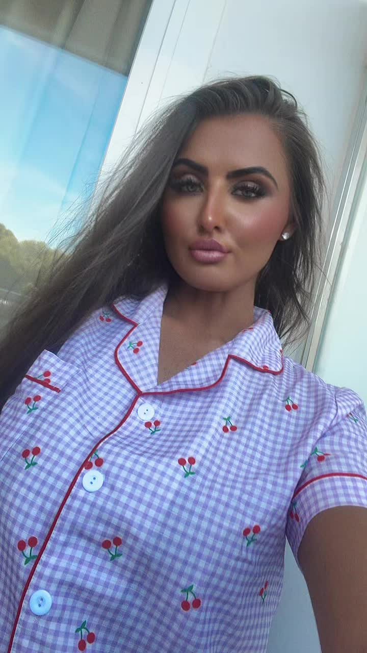 @caitlin02x