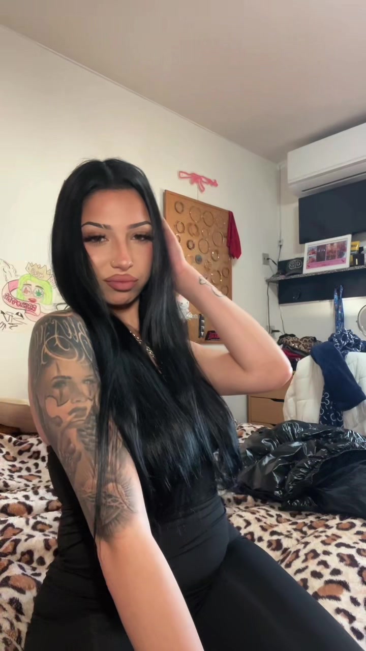 @𝑚 𝑒 𝑟 𝑦🦂