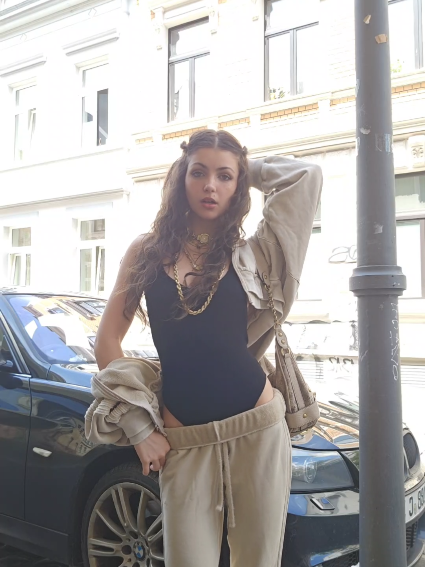 @𝙷𝚊𝚗𝚗𝚊𝚑♡︎
