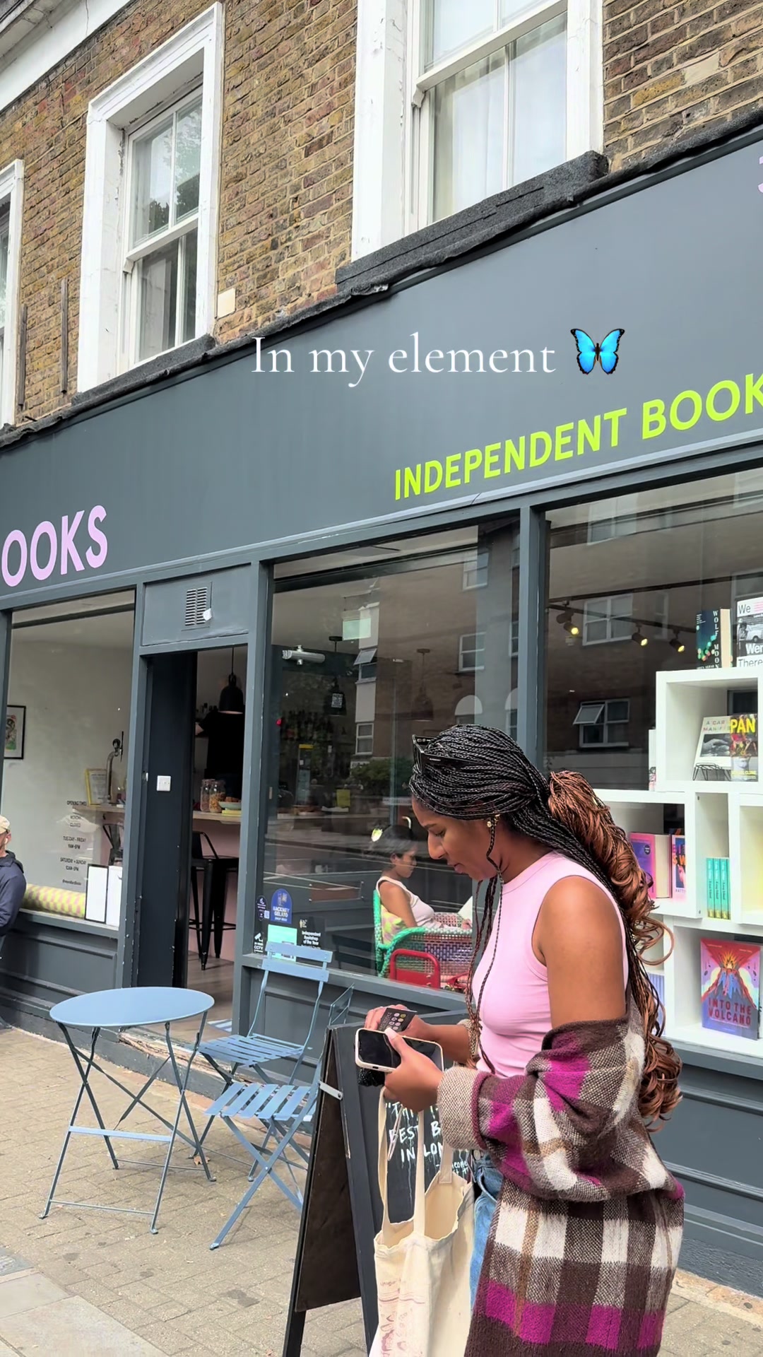 @bookswith_bee