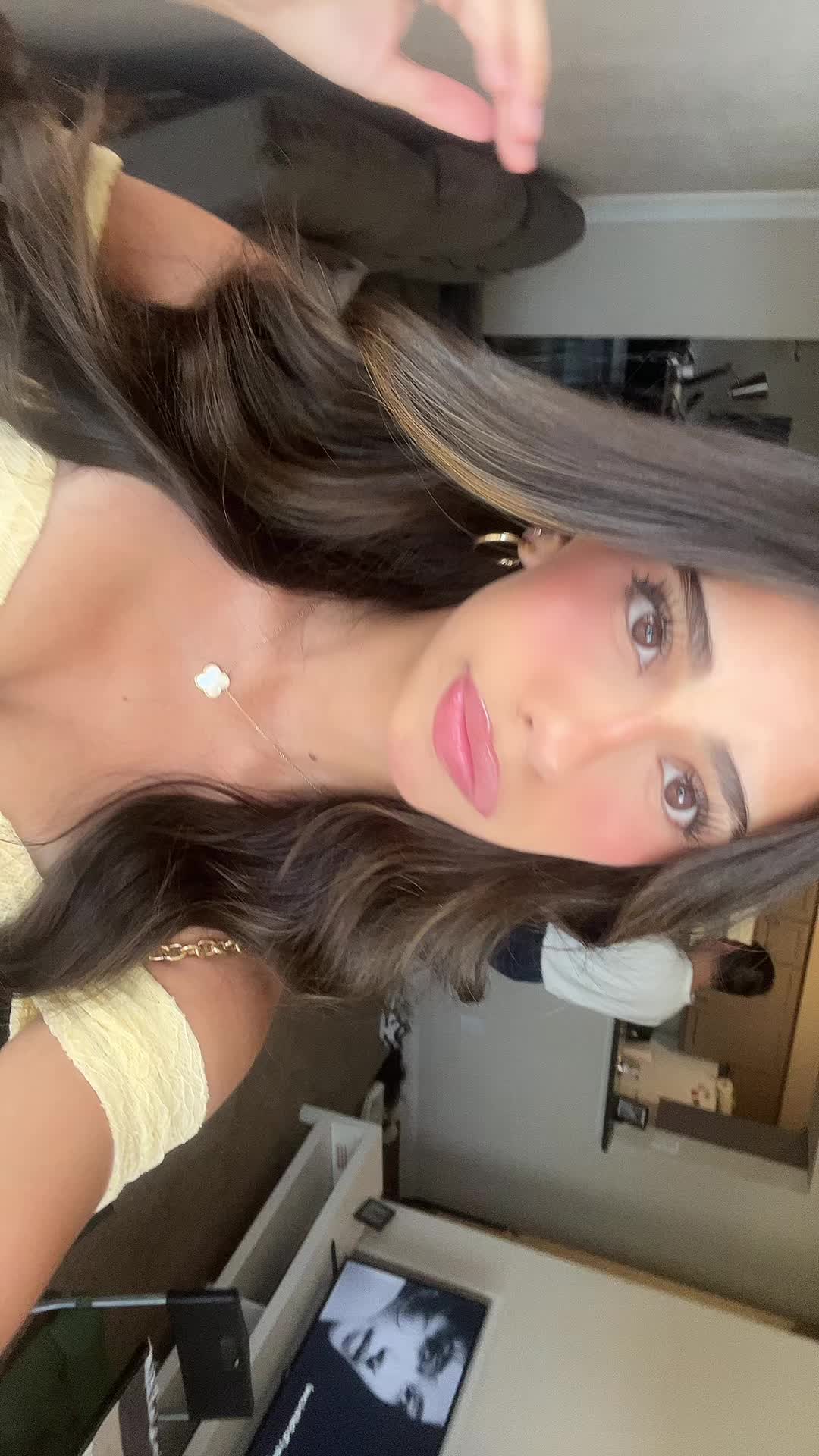@bella