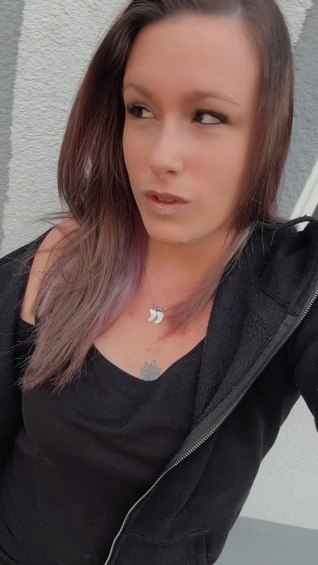 @Julia🦋🖤