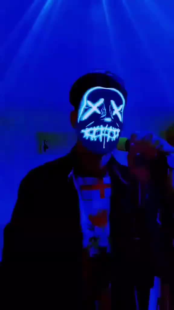 @kev saz 🇬🇧 the neon's