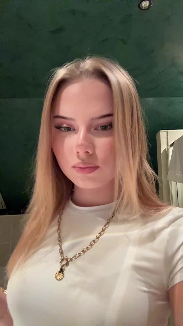 @𝓁𝒶𝓇𝒶 𝓈𝑜𝓅𝒽𝒾𝑒