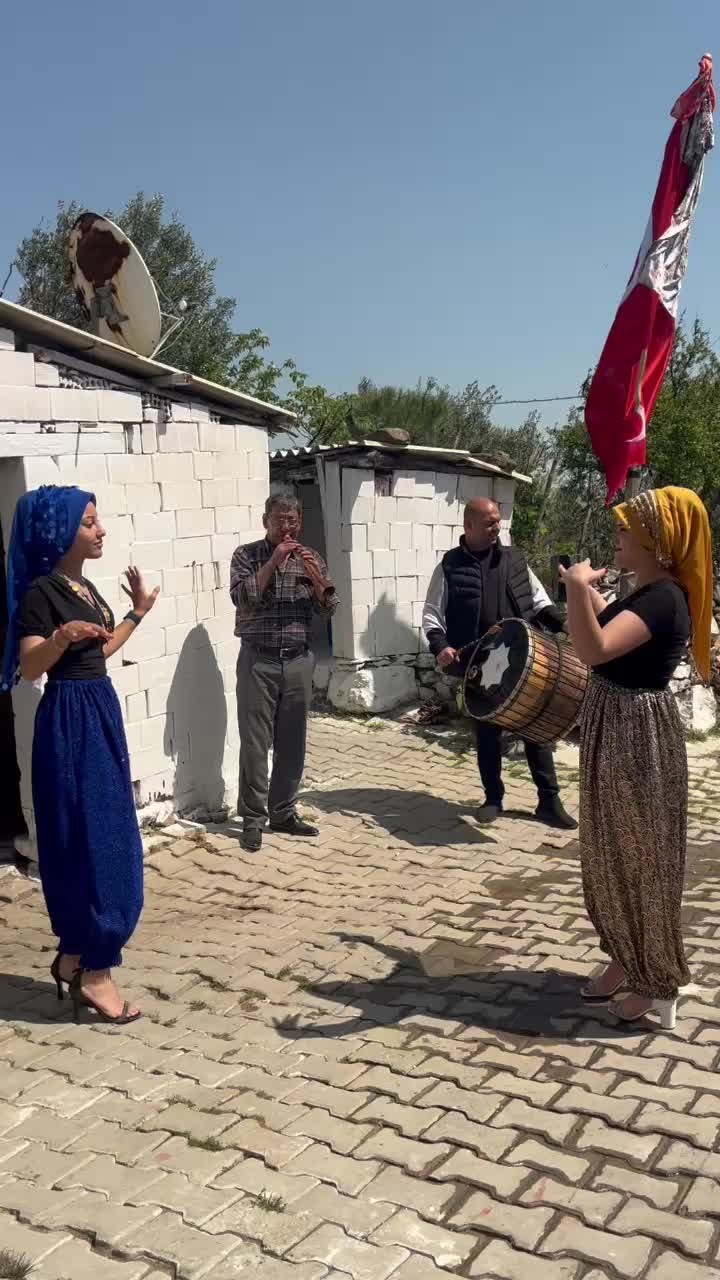 @Cansu Dinçer
