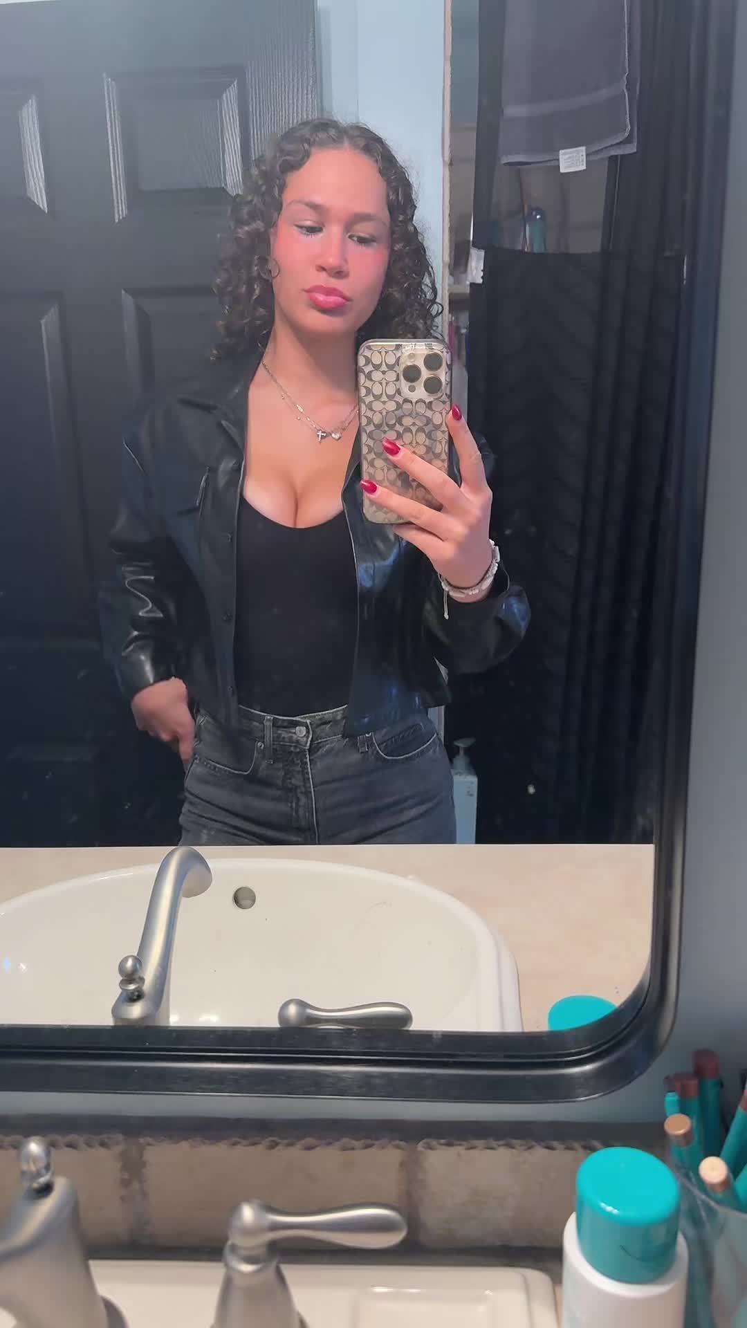 @bellasspams1017