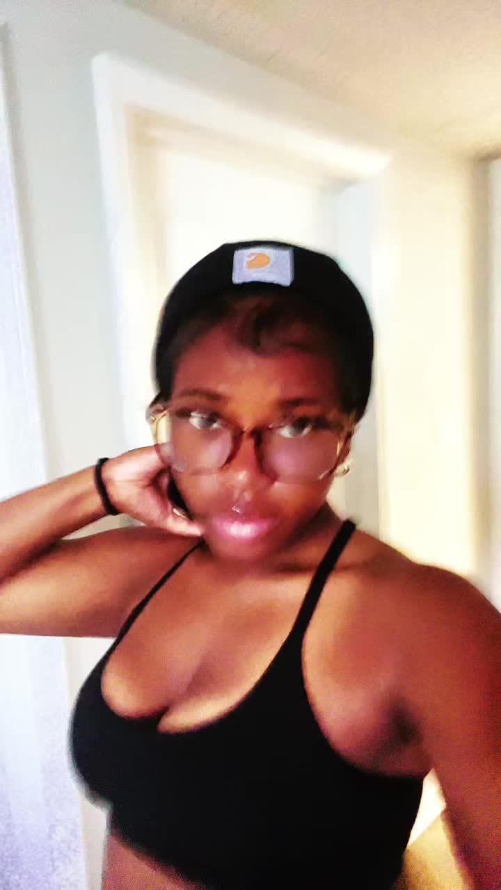 @definitelynotchrisette