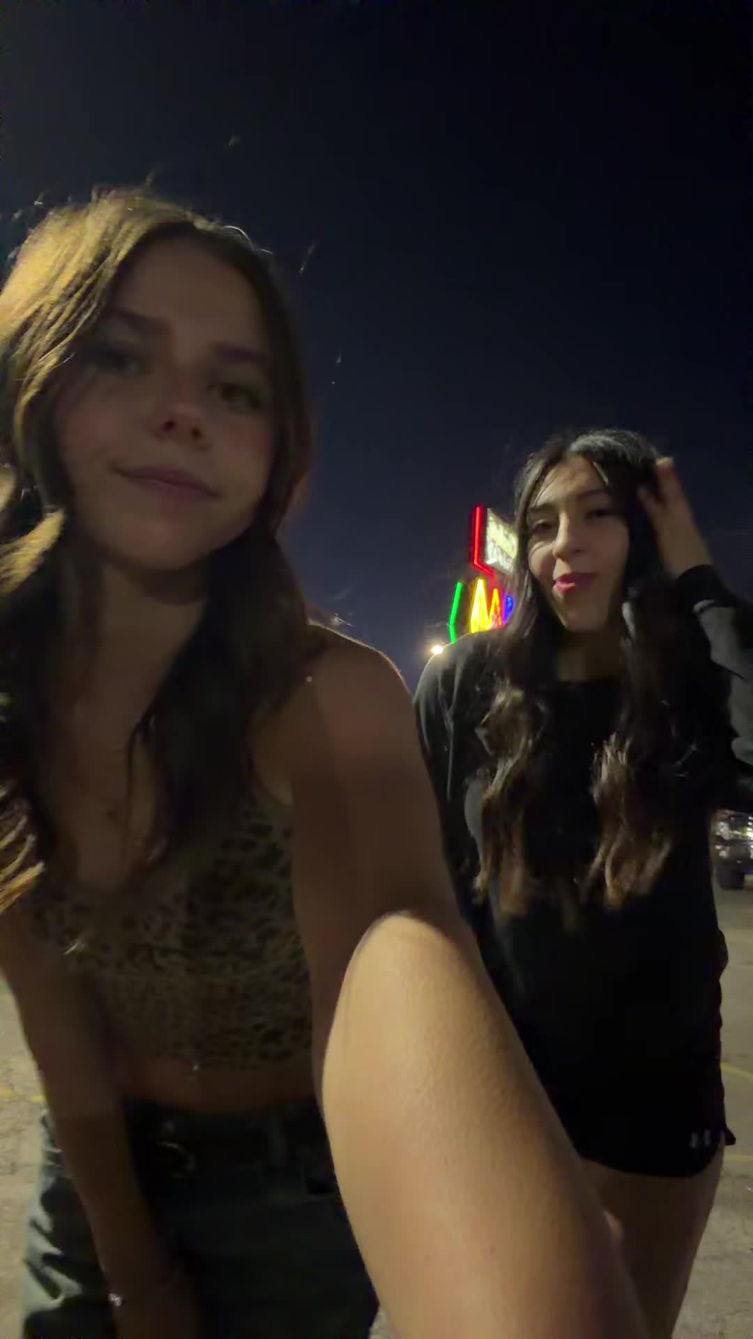 @chloenalani?