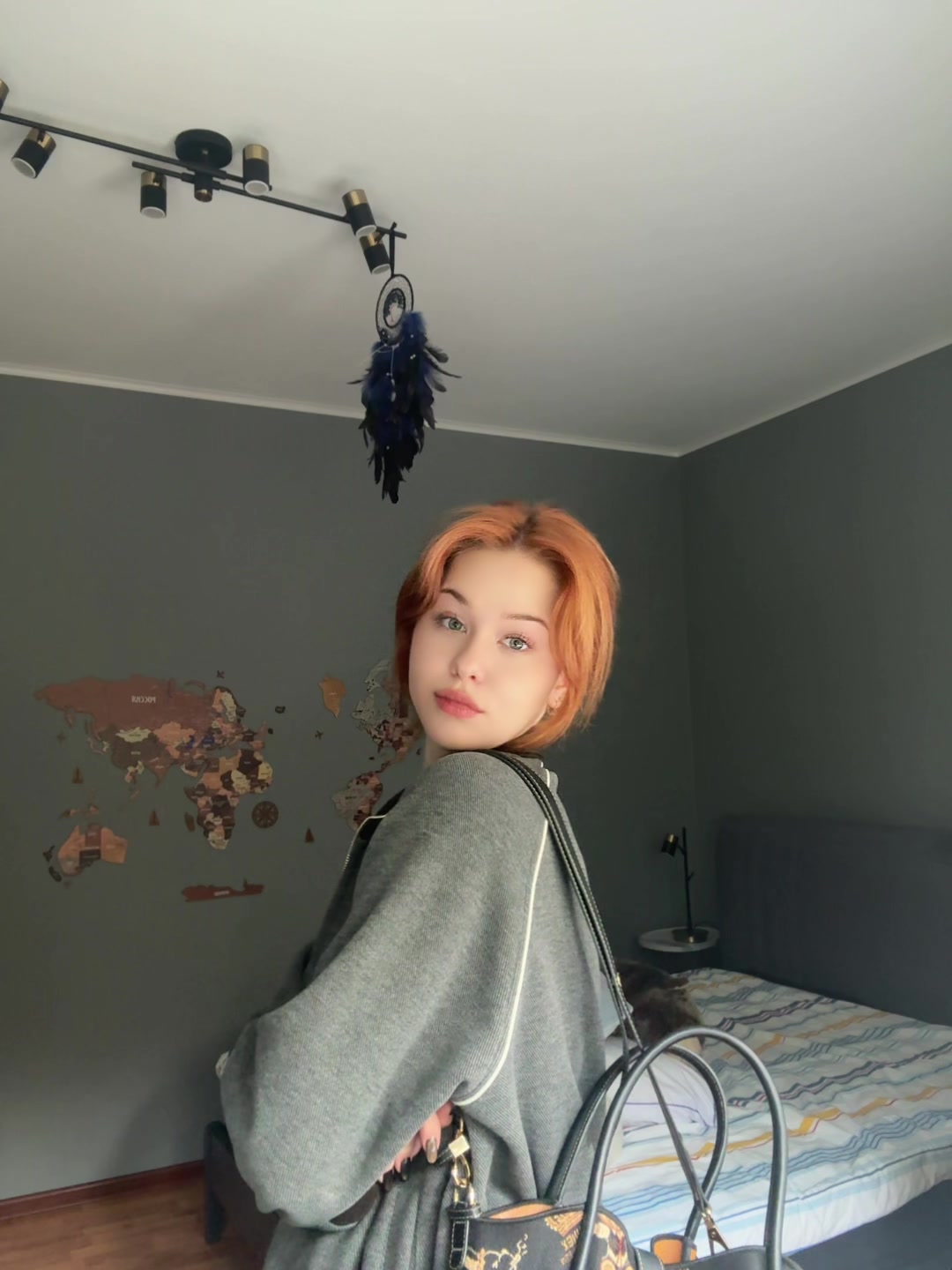@𝐿.𝐸.🧿