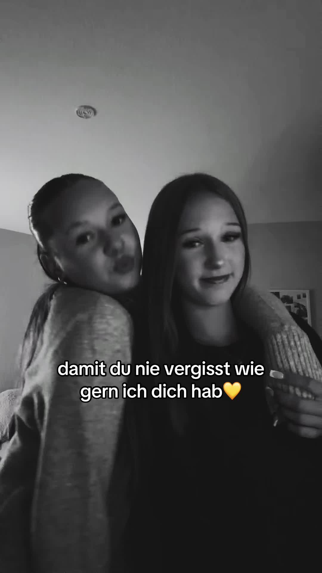 @𝐞𝐦𝐢𝐥𝐲𝐞𝐱𝐜𝐡𝐚𝐧𝐠𝐞𝟐𝟕
