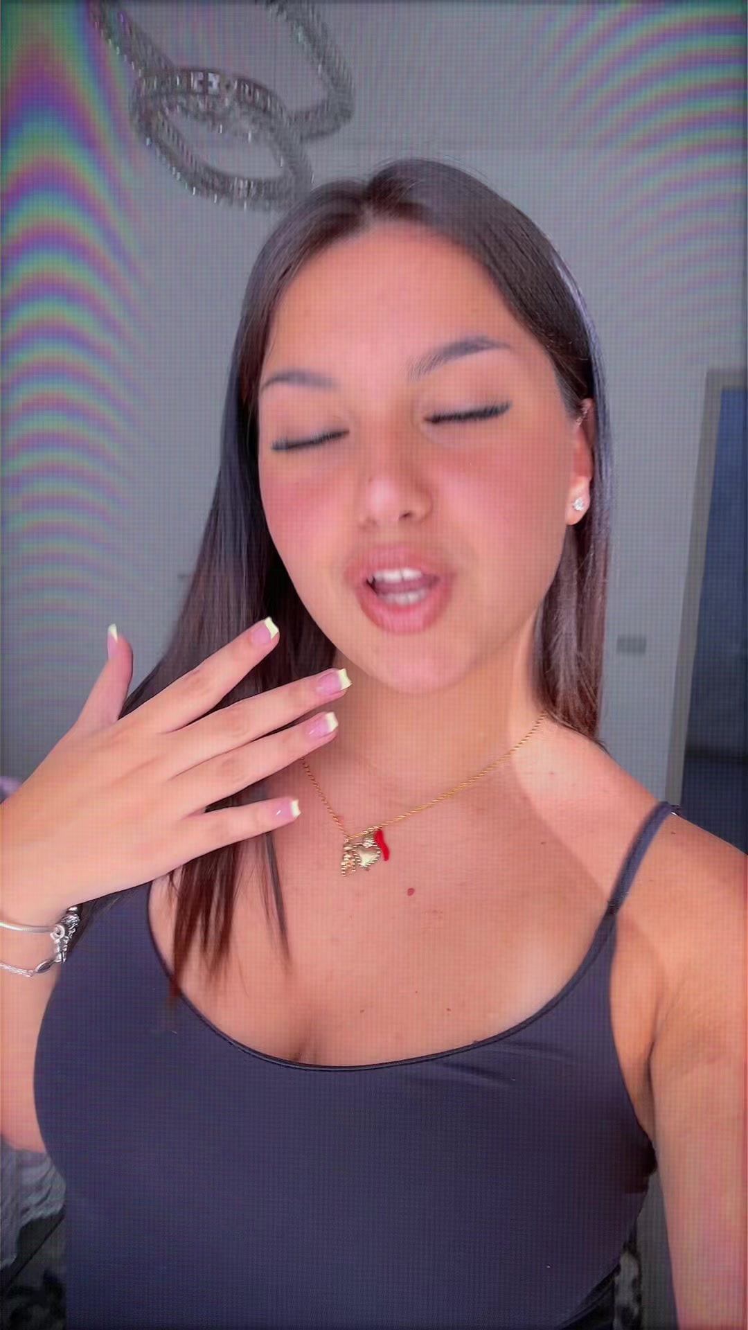 @🍒👩🏻