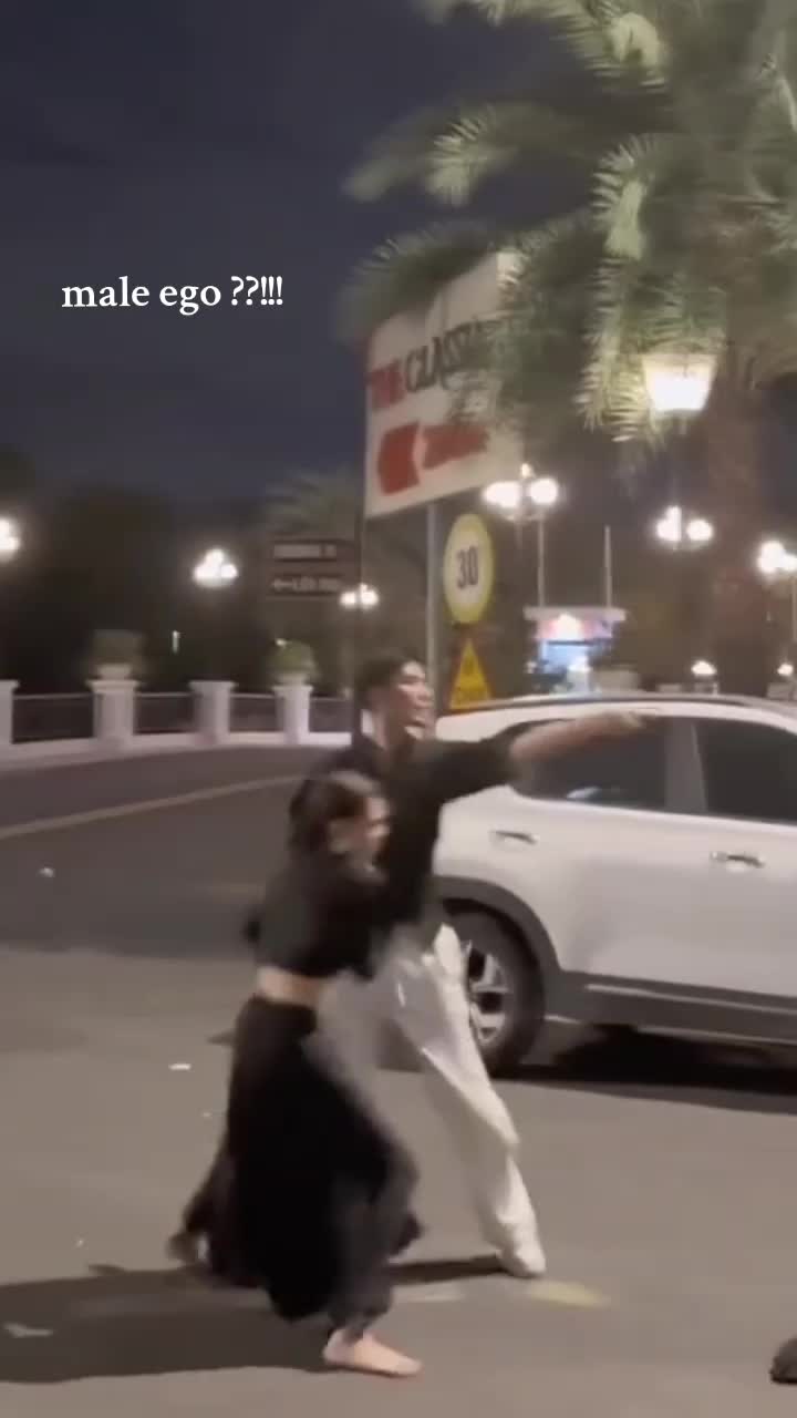 @H Ä س E E B