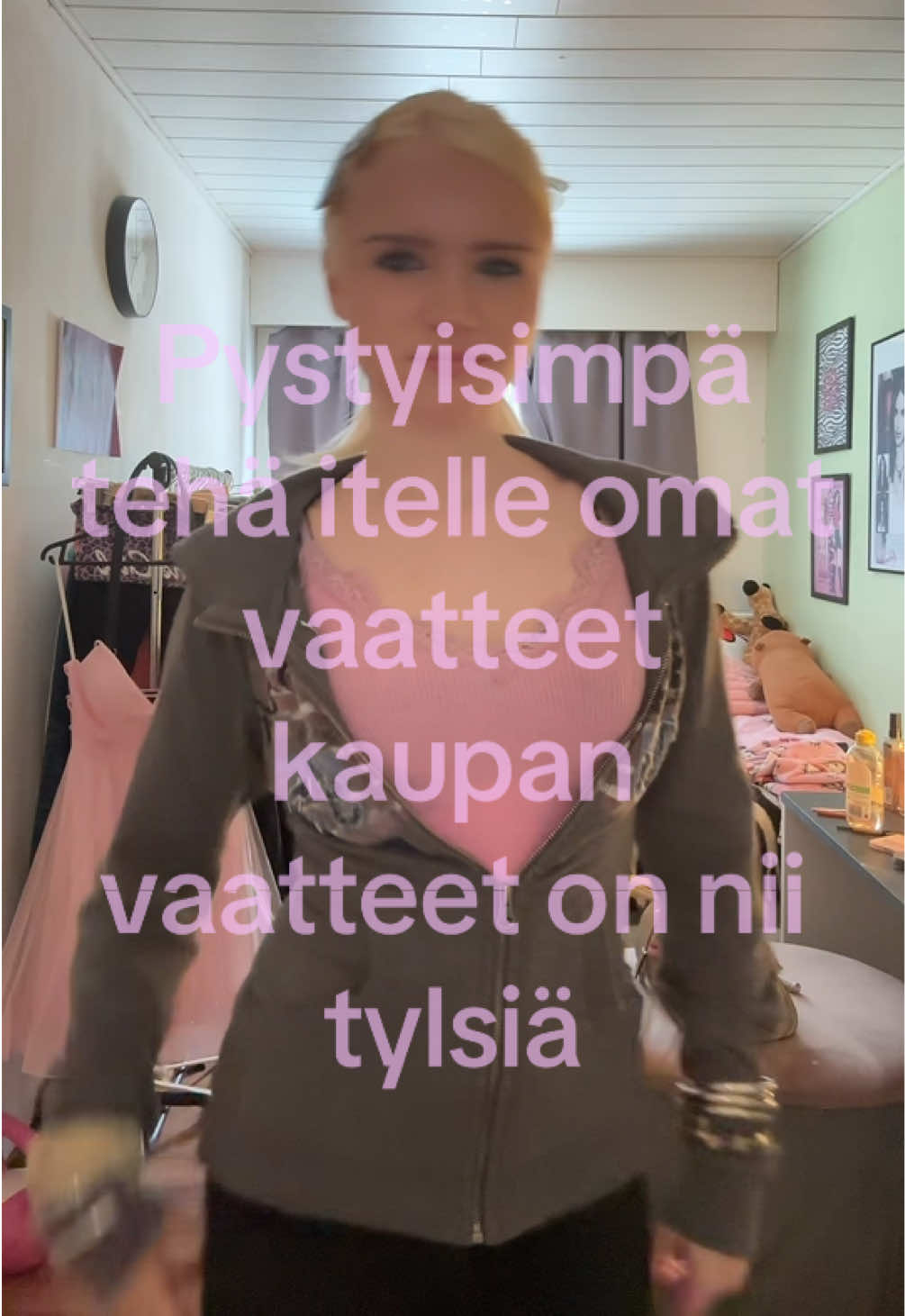 @꧁♕🪽𝒷𝓁ℴ𝓃𝒹 𝒶𝓃𝑔ℯ𝓁🪽♕꧂