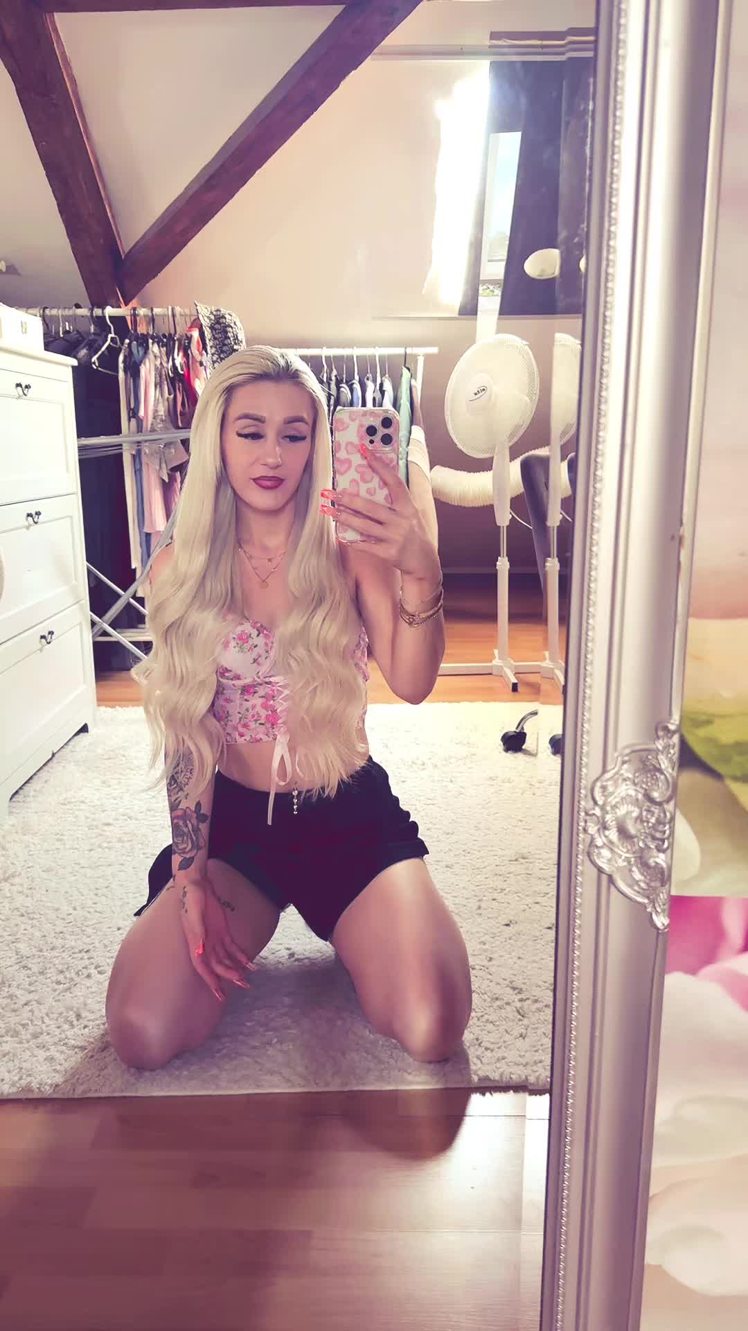 @J1na_J1na_Official_