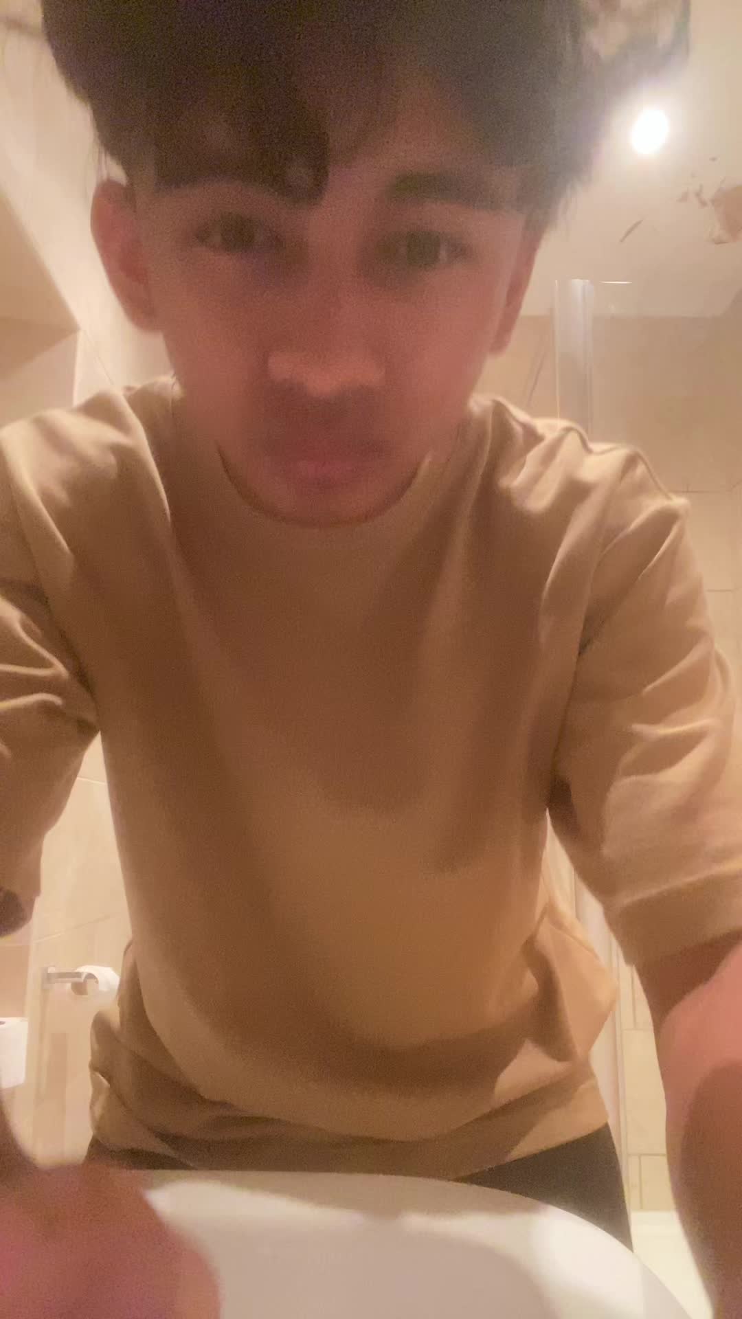 @🦊