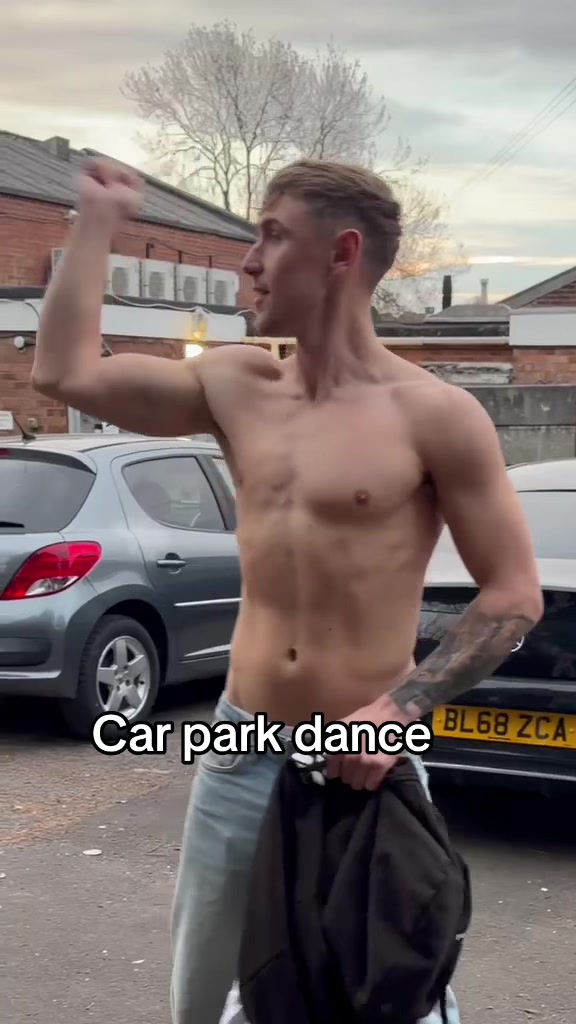@UKPleasureBoys