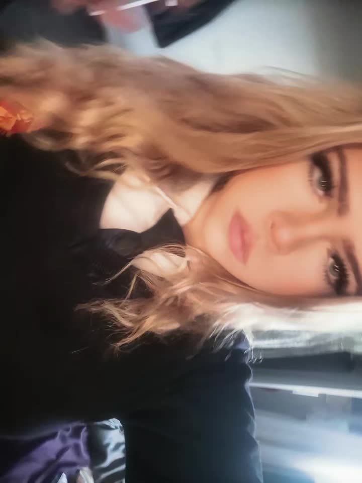 @🪽👱♀️