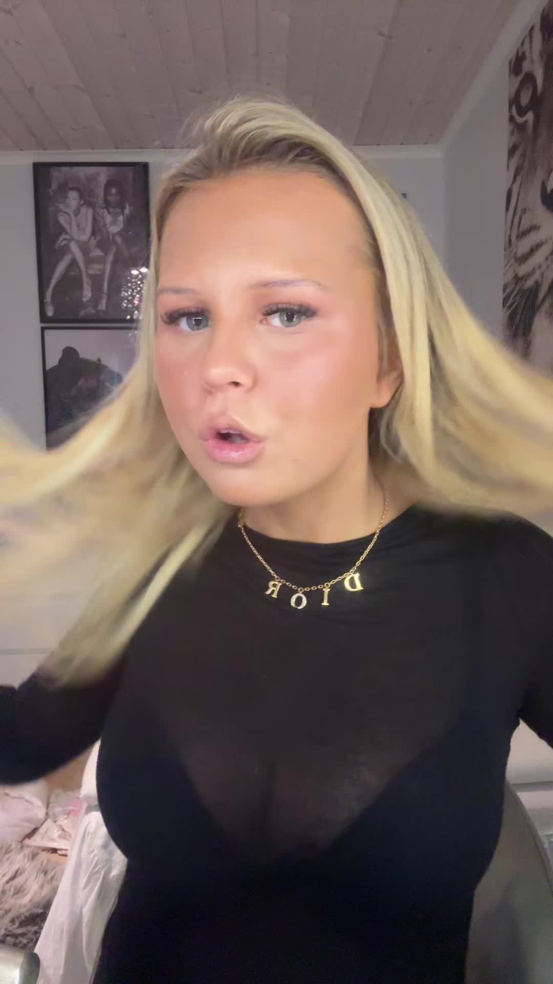 @Holly🛍️🥥🥂
