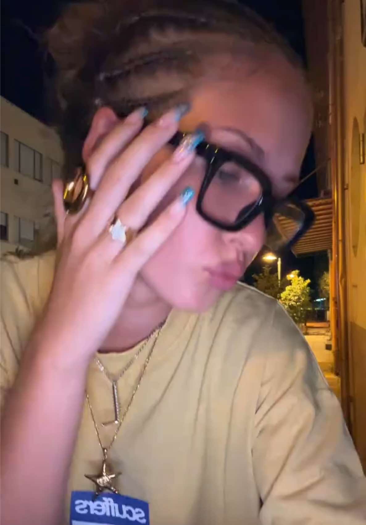 @🙋🏼♀️