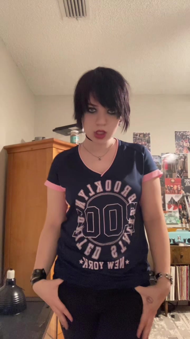 @Nella☠︎︎