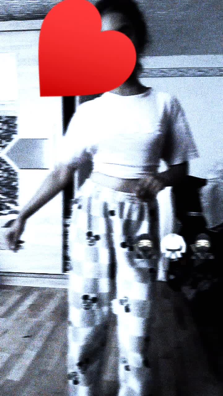 @julka🦋itz 💖yonnz🤍🖤šhee