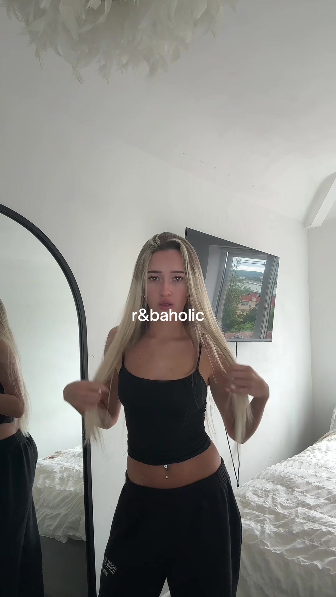 @livhowellll