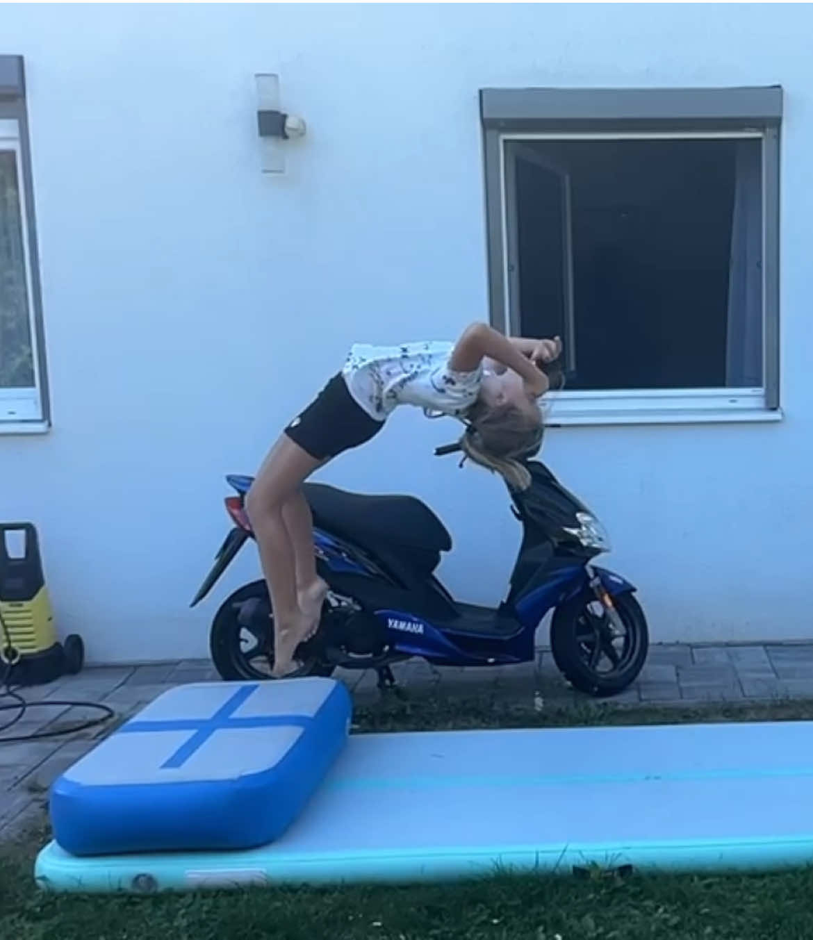 @emely.flips._