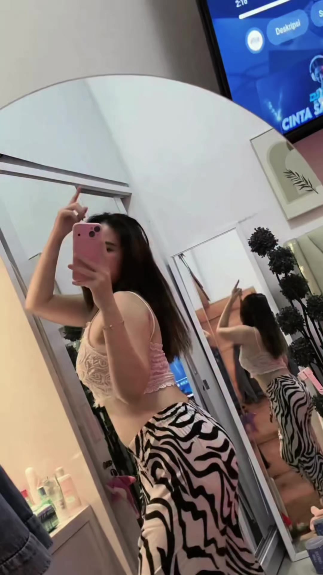 @monica👅