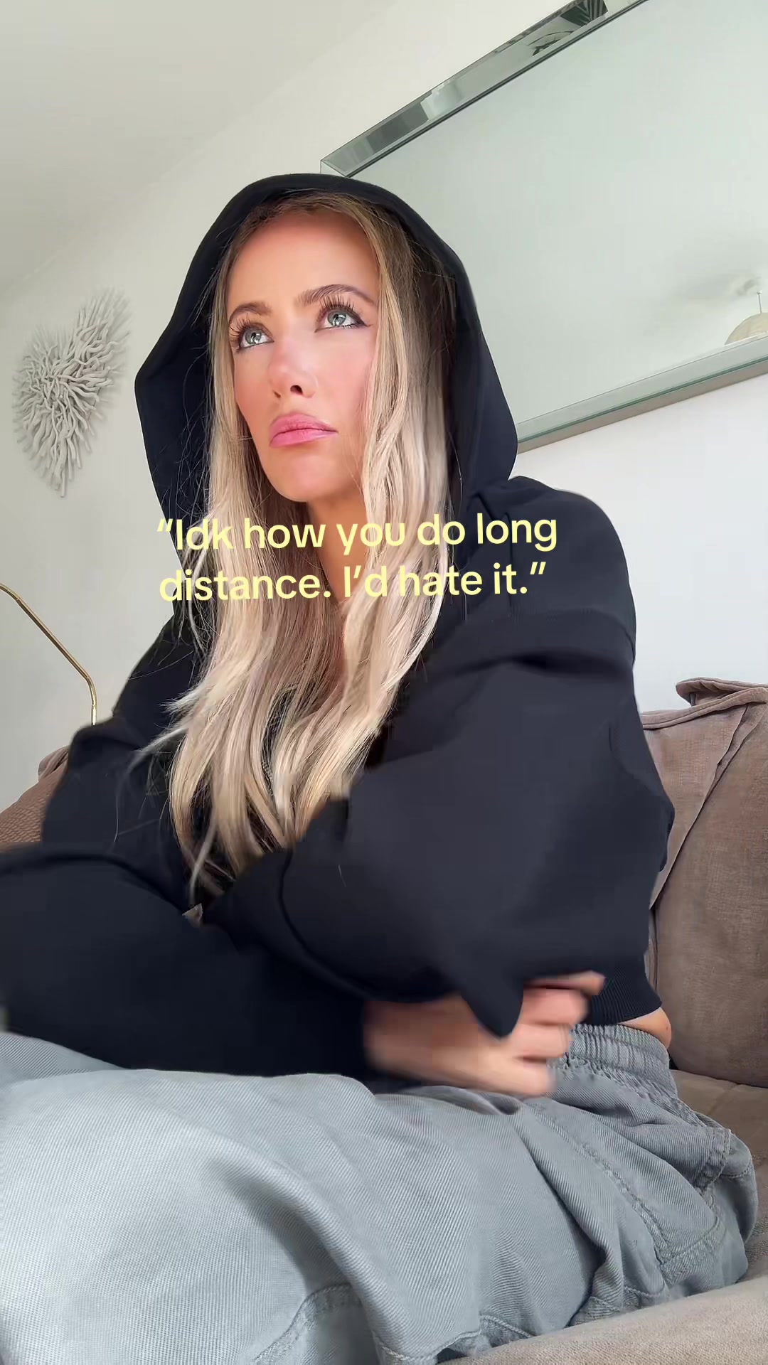 @Lisa J Evans sapphic author ⚢