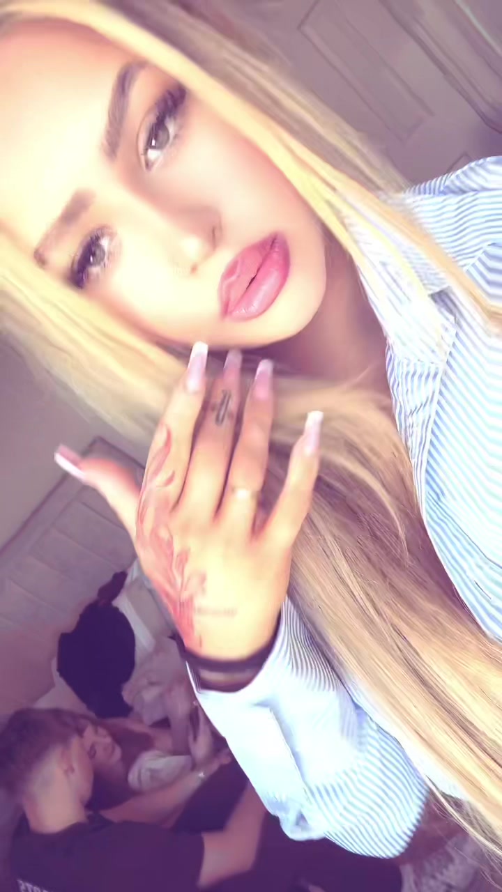 @ur wife 🤍