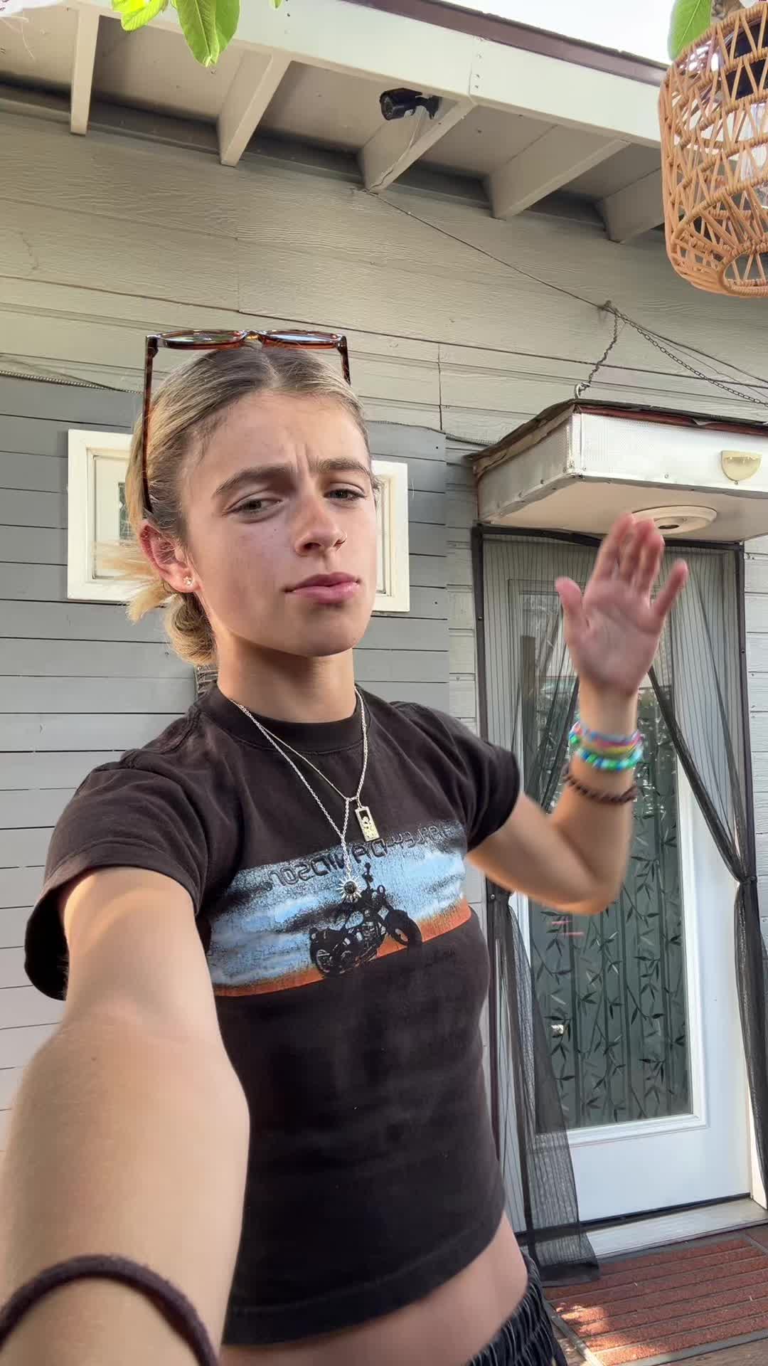 @Bella