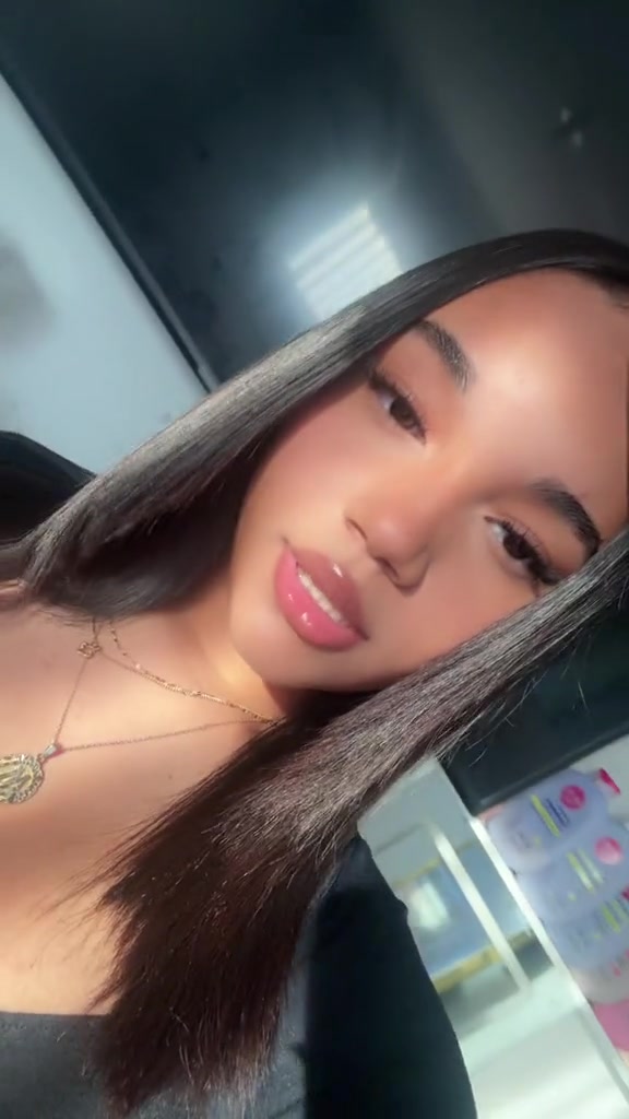 @𝑀𝒶𝓇𝑒𝓁𝓎𝓃𝓍𝑜𝓍𝑜