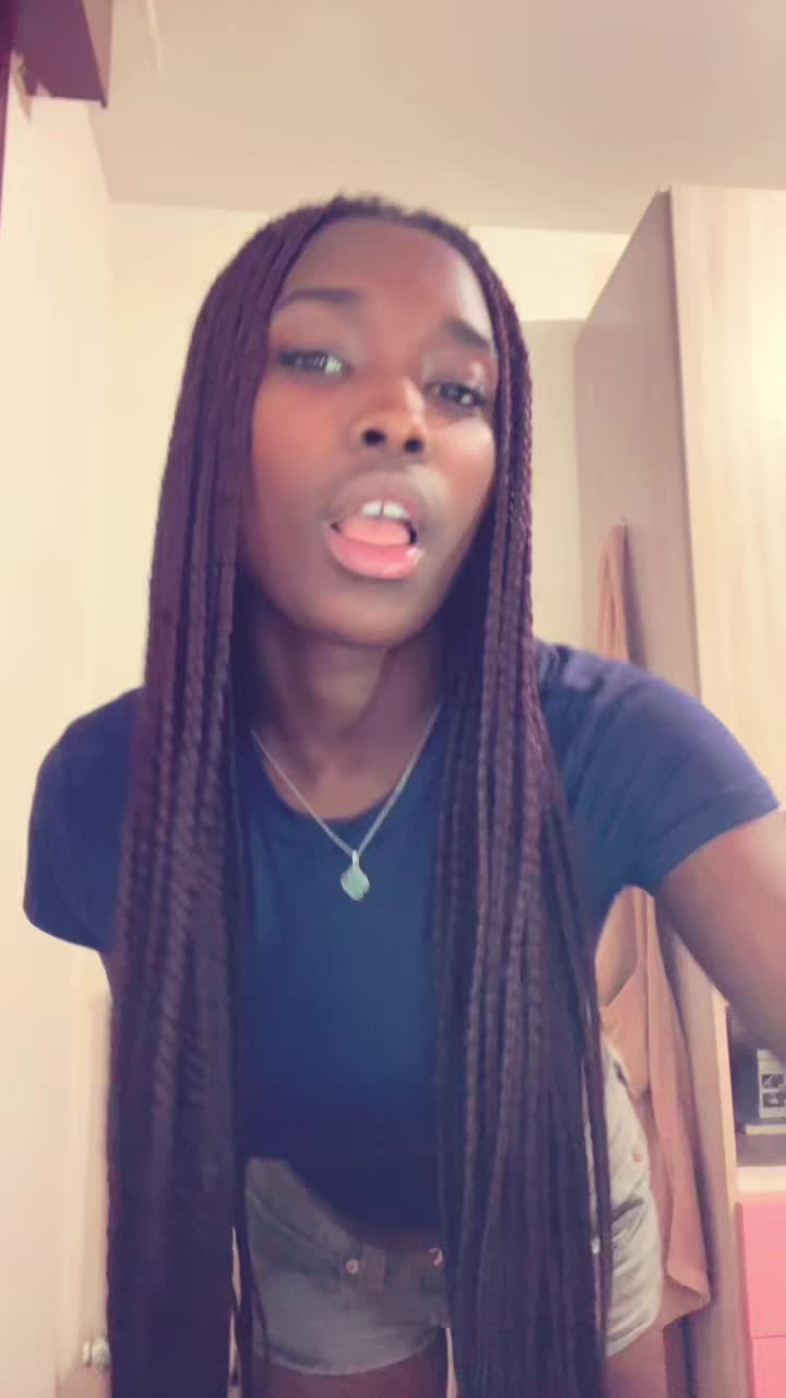 @🌺 𝐿 🐆