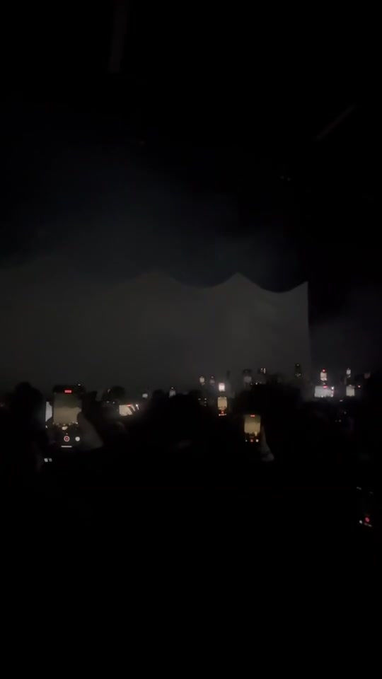 @𝔢 𝔩 𝔩 𝔦 𝔰  ✱ &dagger;
