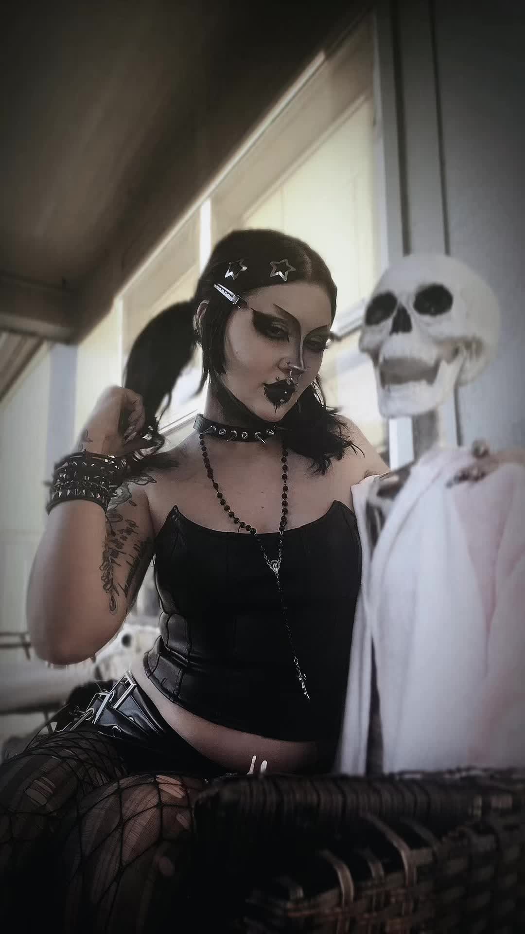 @HonneBeeCos