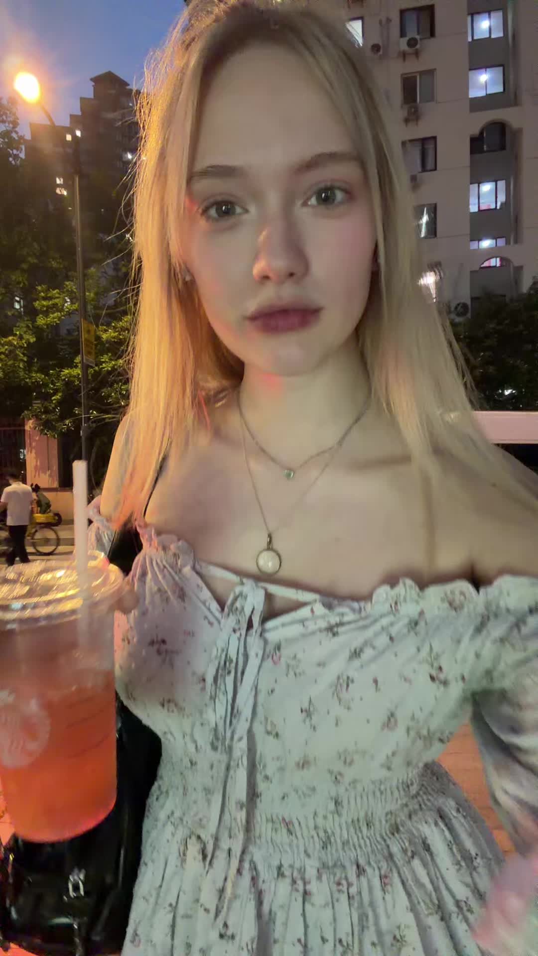 @MarisaLeona_