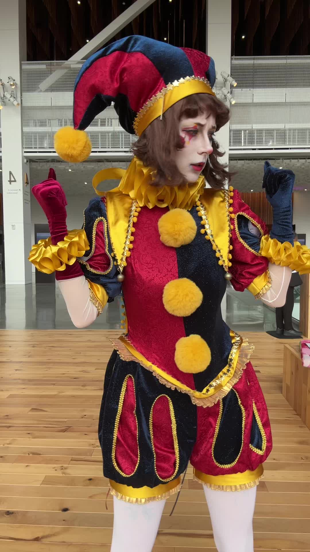 @✨clown town✨