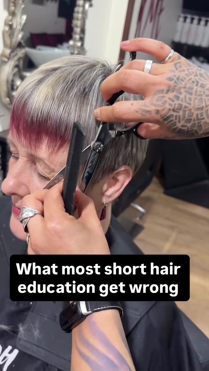 @Short Hair Cutting Specialist