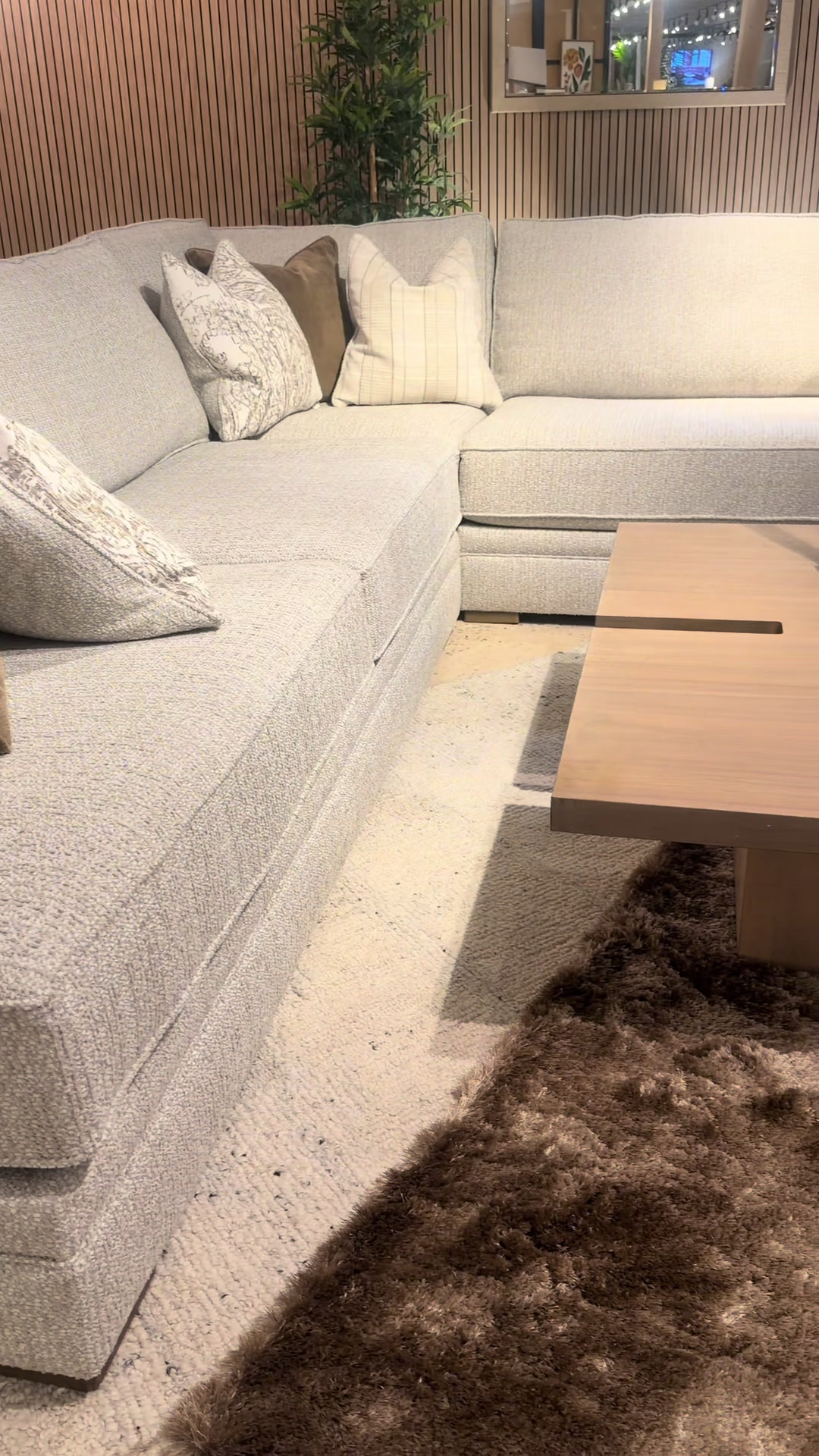 @modernhomefurniture.com