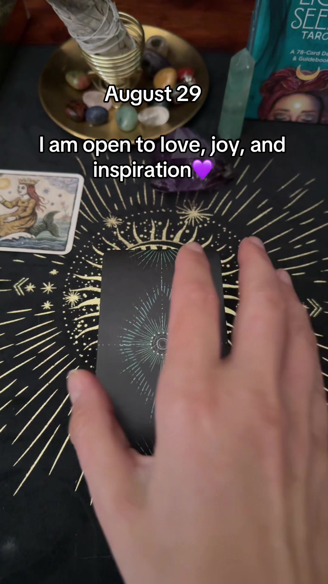 @Tarotcardsnomiracles