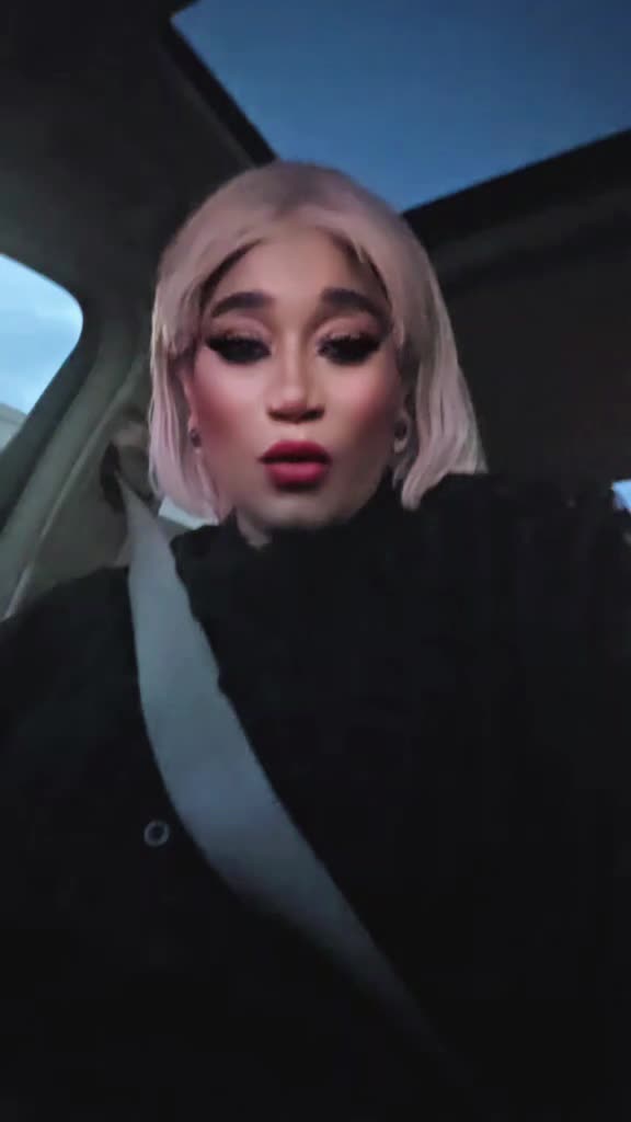 @Demi
