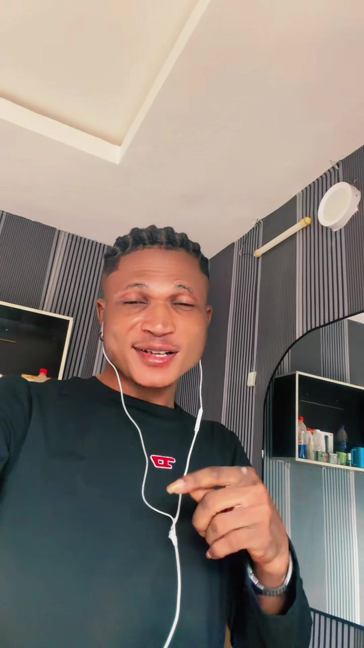 @Mobolaji✌️☮️