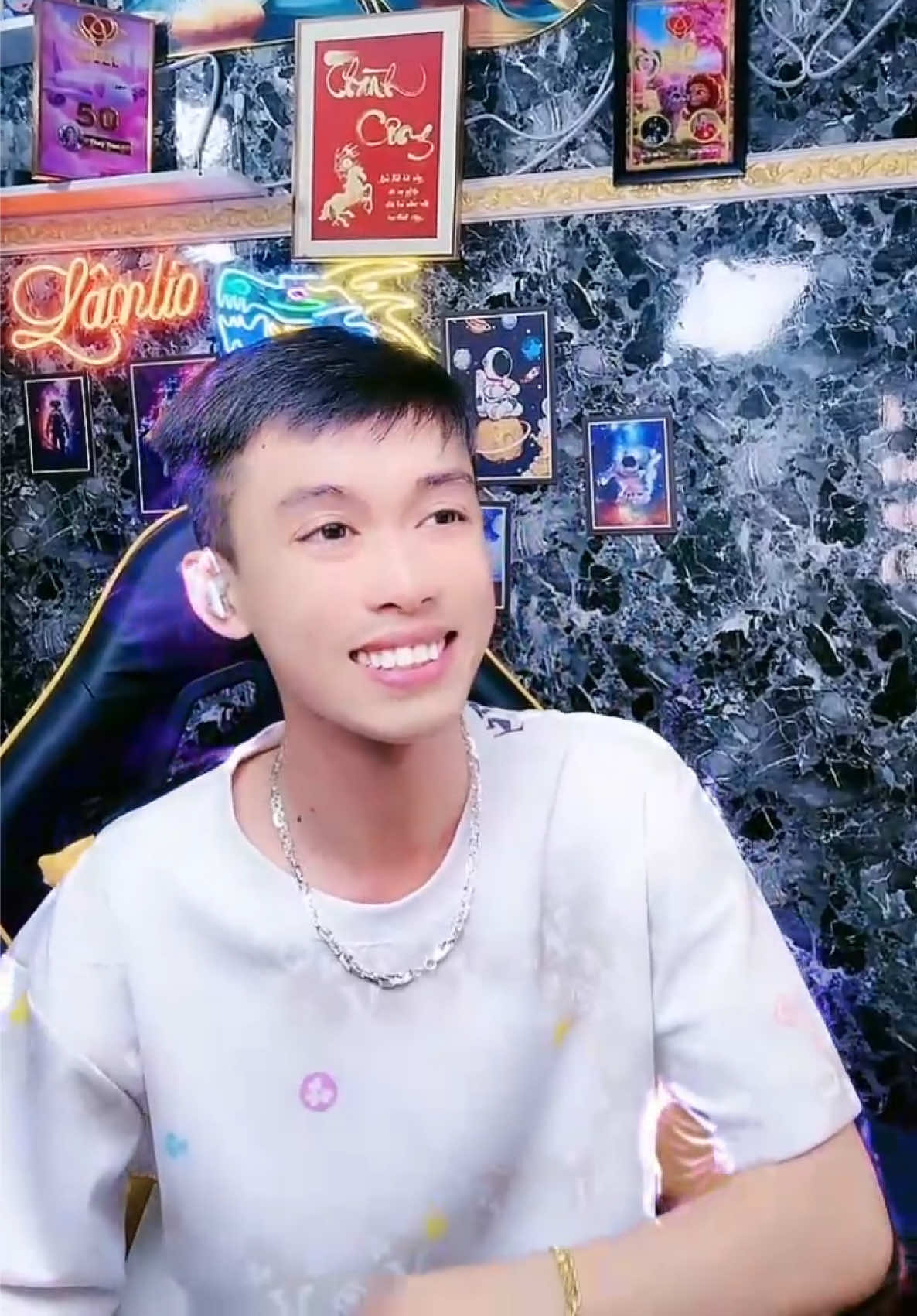 @L&acirc;m li o Tẽn Tẽn