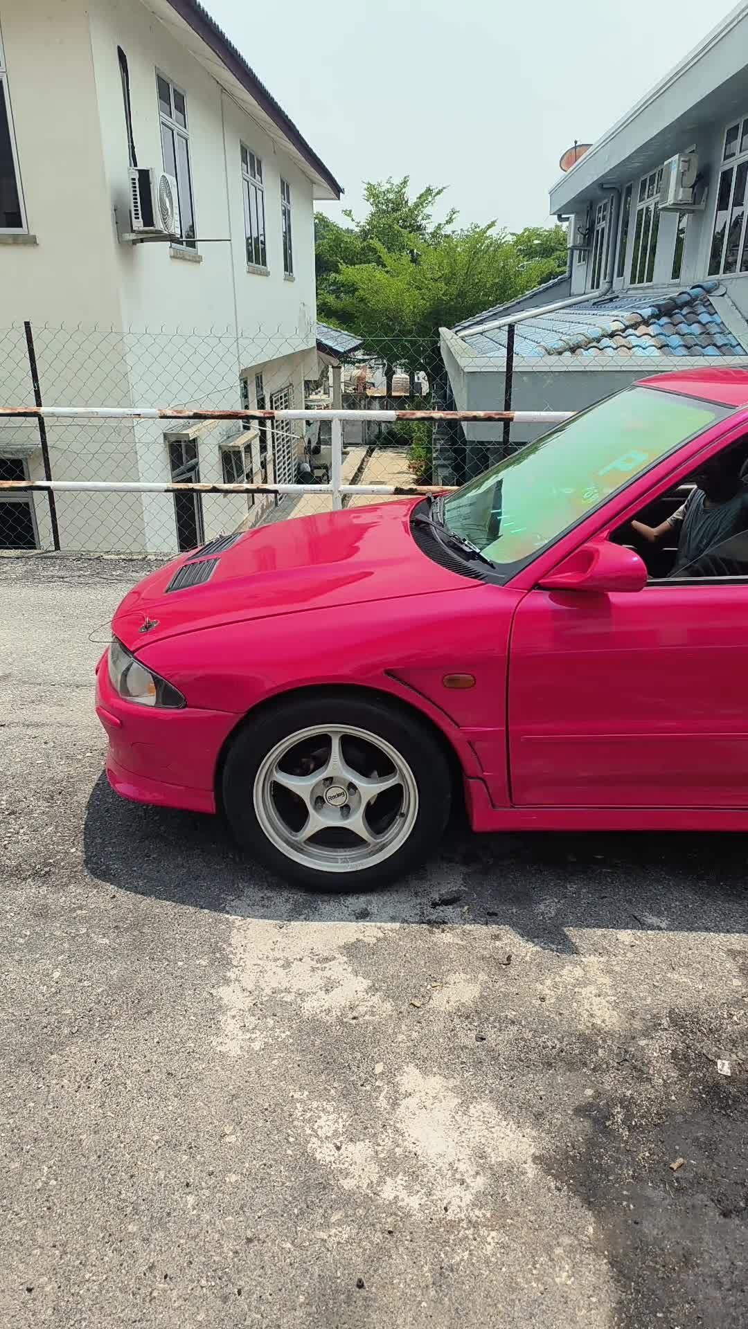 @Bengkel Tangan Kiri