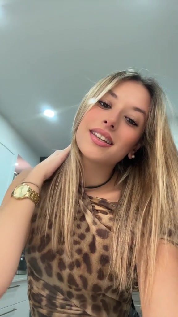 @Carlaaa._V