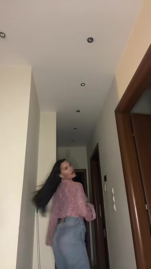 @JessicaHills