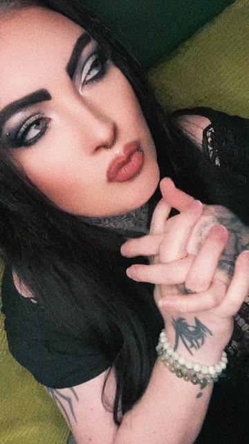 @🥀𝕿𝖍𝖊 𝕯𝖆𝖗𝖐 𝕼𝖚𝖊𝖊𝖓🖤