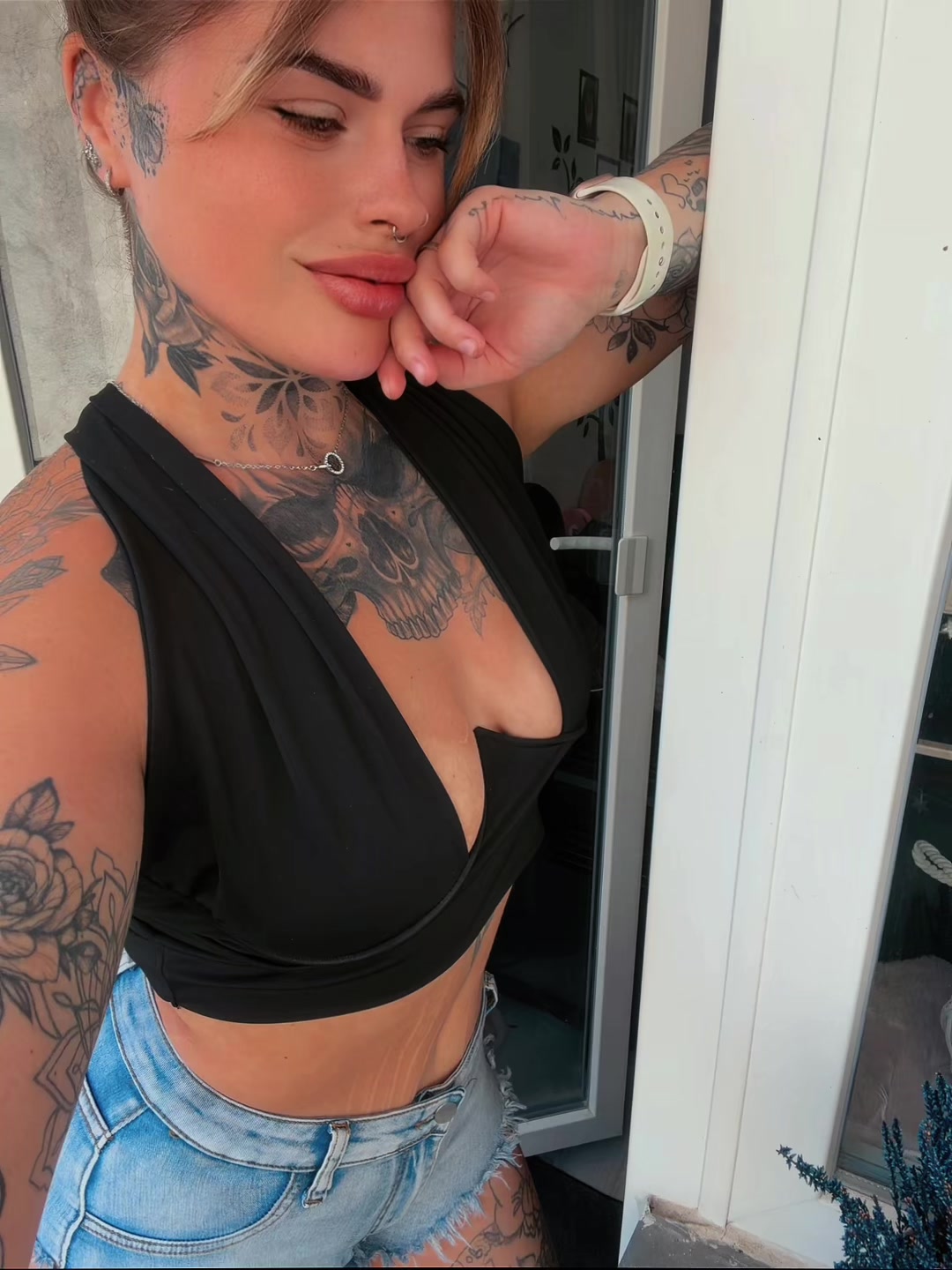 @Lealein24